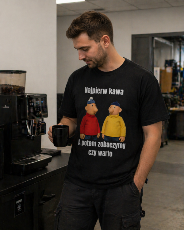 T-shirt  ''SĄSIEDZI'' - Najpierw kawa a potem zobaczymy czy warto - OBLEKAJ